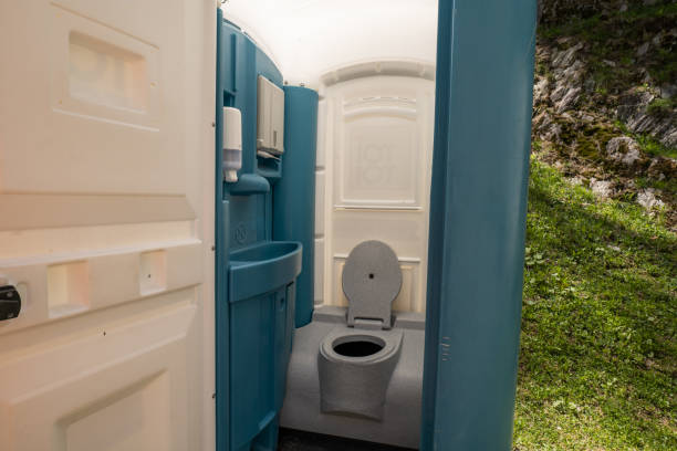 Best Portable restroom trailer rental  in Redwood, TX
